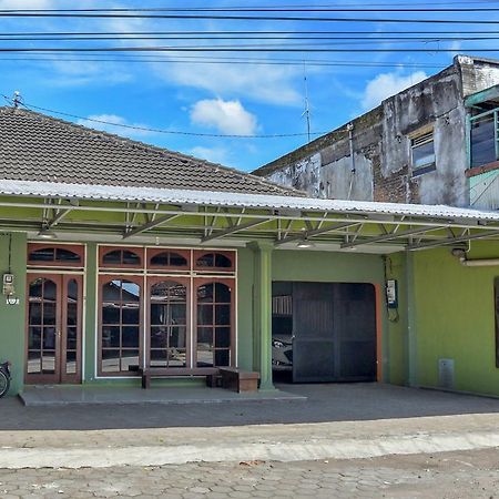 Ndalem Sorogenen Guesthouse Yogyakarta Extérieur photo